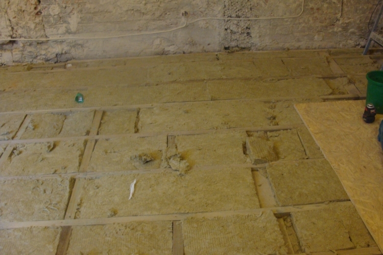 naprawa stropu w kamienicy pod montaż podłogi